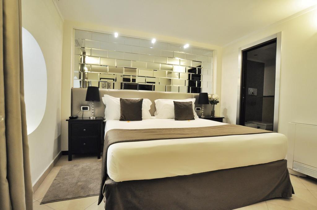 Bed and Breakfast The Royals Experience Neapel Zimmer foto